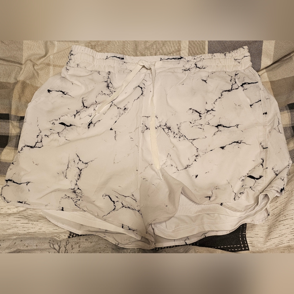 Buffbunny White Marble Flo Shorts NWOT MEDUIM